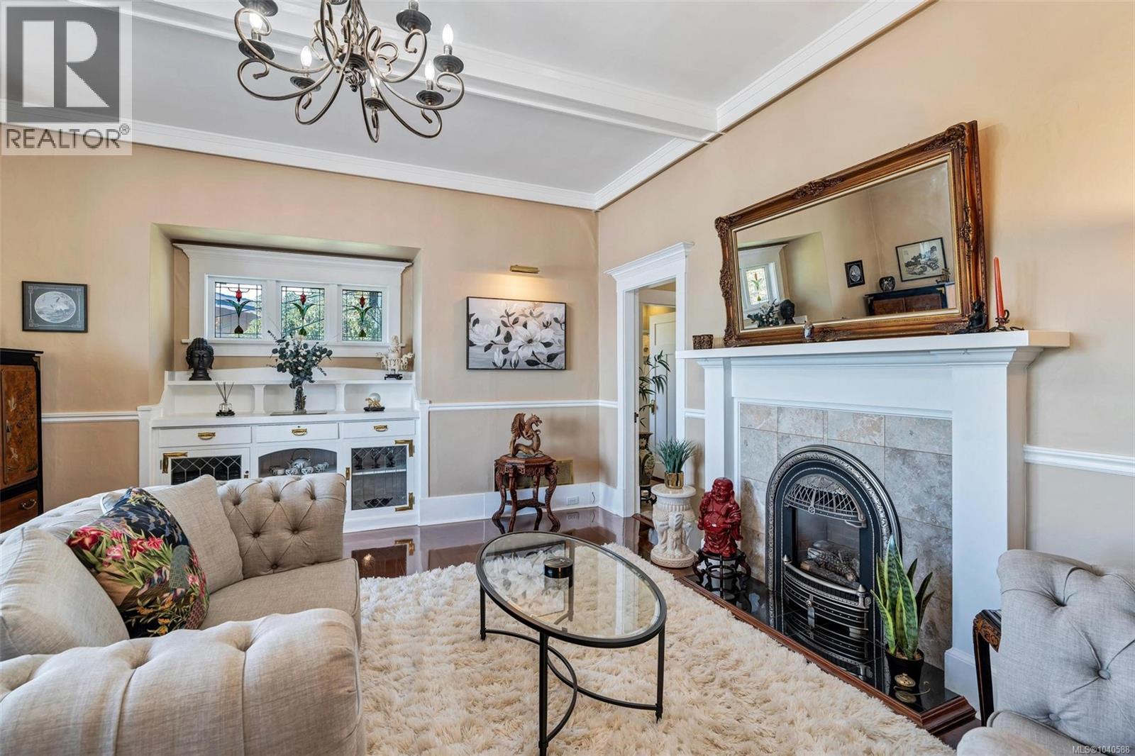  1926 Crescent Road, Oak Bay