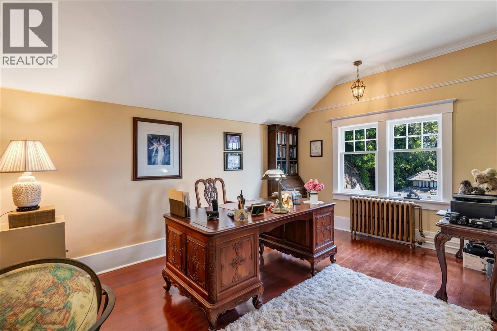  1926 Crescent Road, Oak Bay