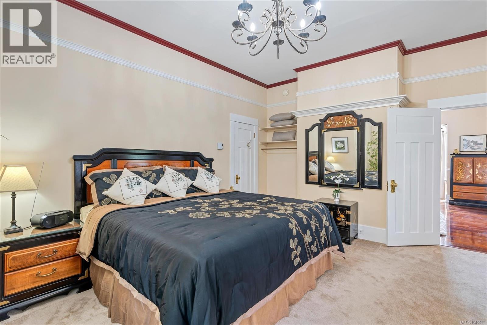  1926 Crescent Road, Oak Bay