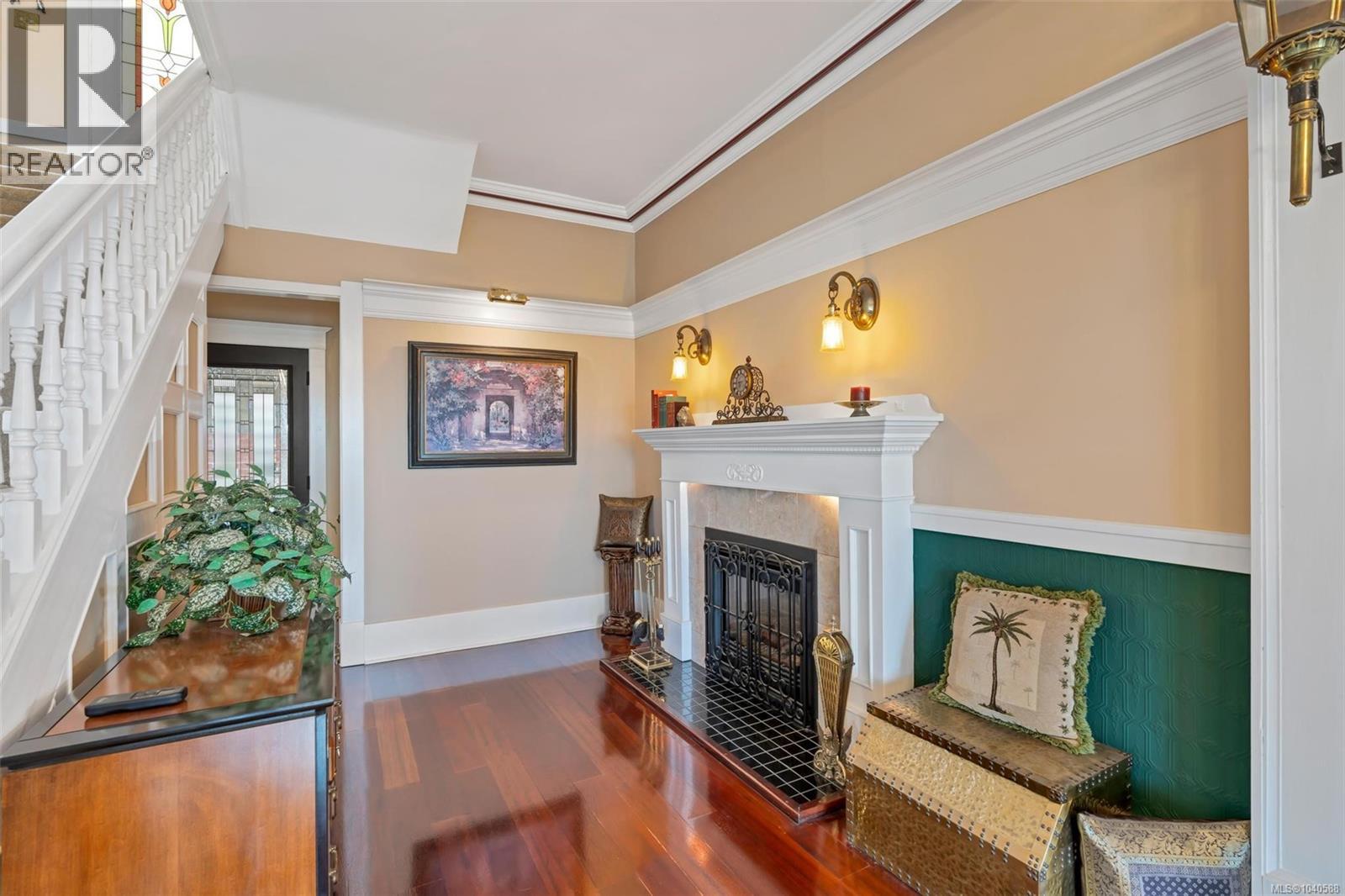  1926 Crescent Road, Oak Bay