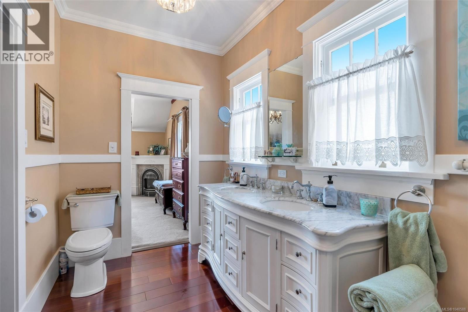  1926 Crescent Road, Oak Bay