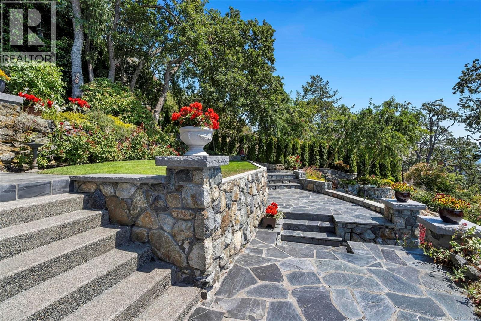  1926 Crescent Road, Oak Bay