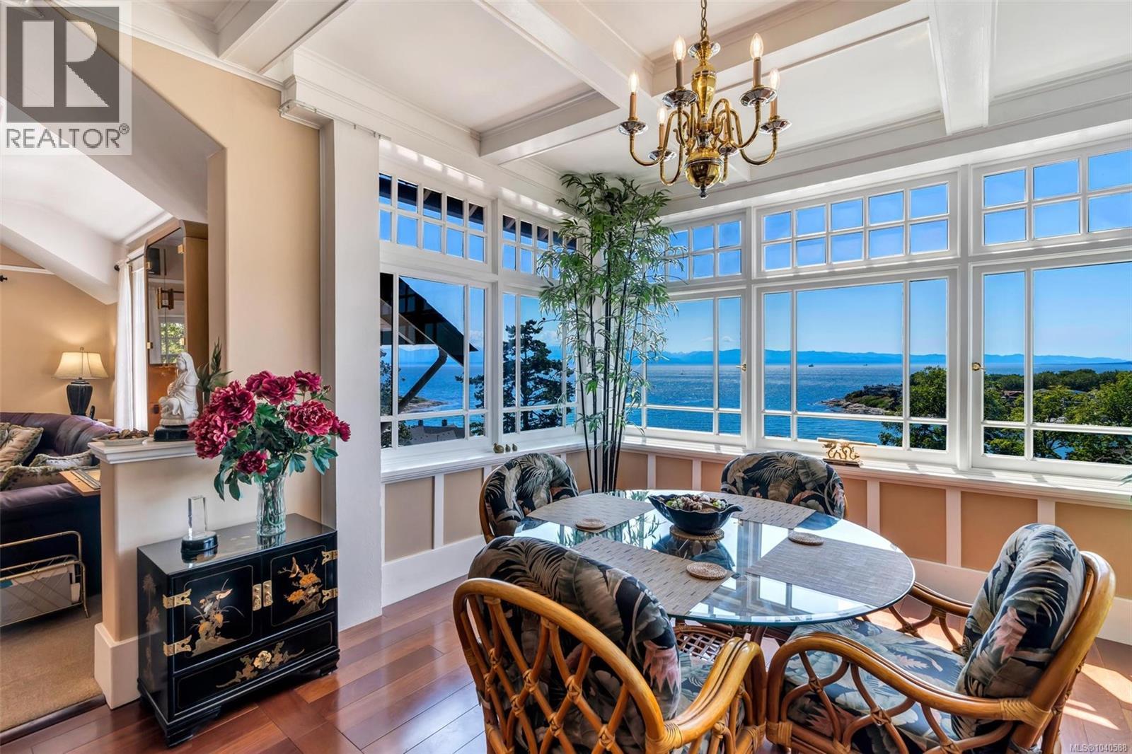  1926 Crescent Road, Oak Bay