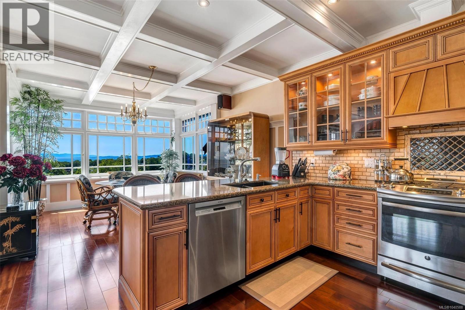  1926 Crescent Road, Oak Bay