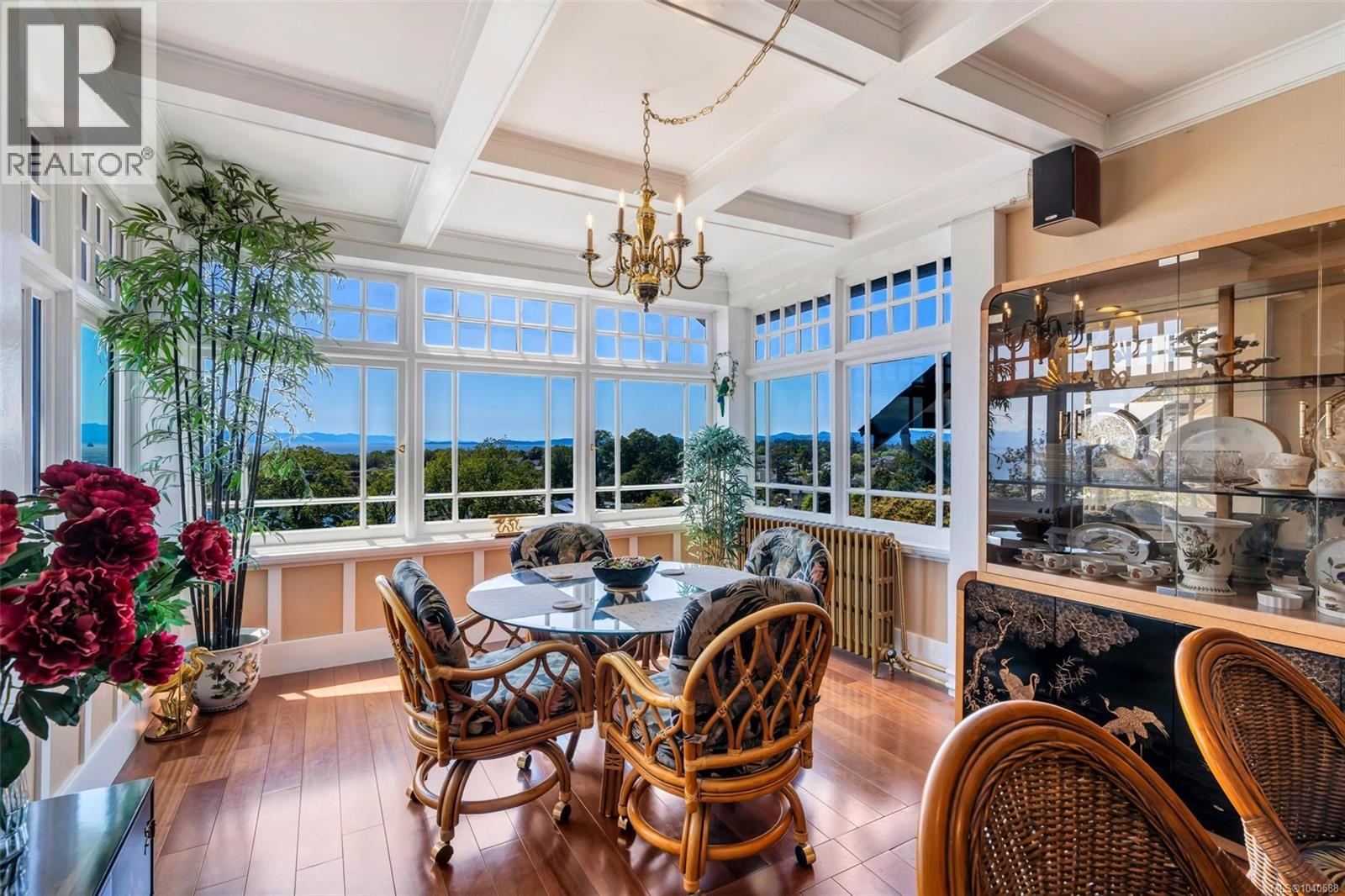  1926 Crescent Road, Oak Bay