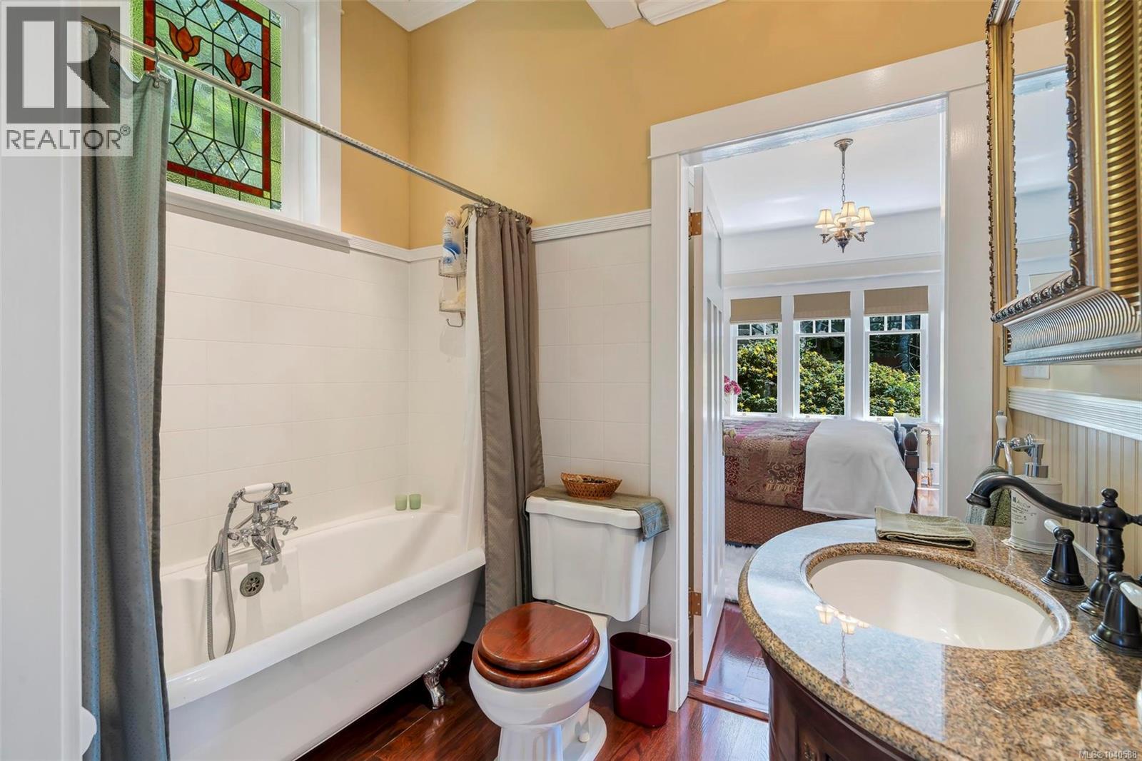  1926 Crescent Road, Oak Bay
