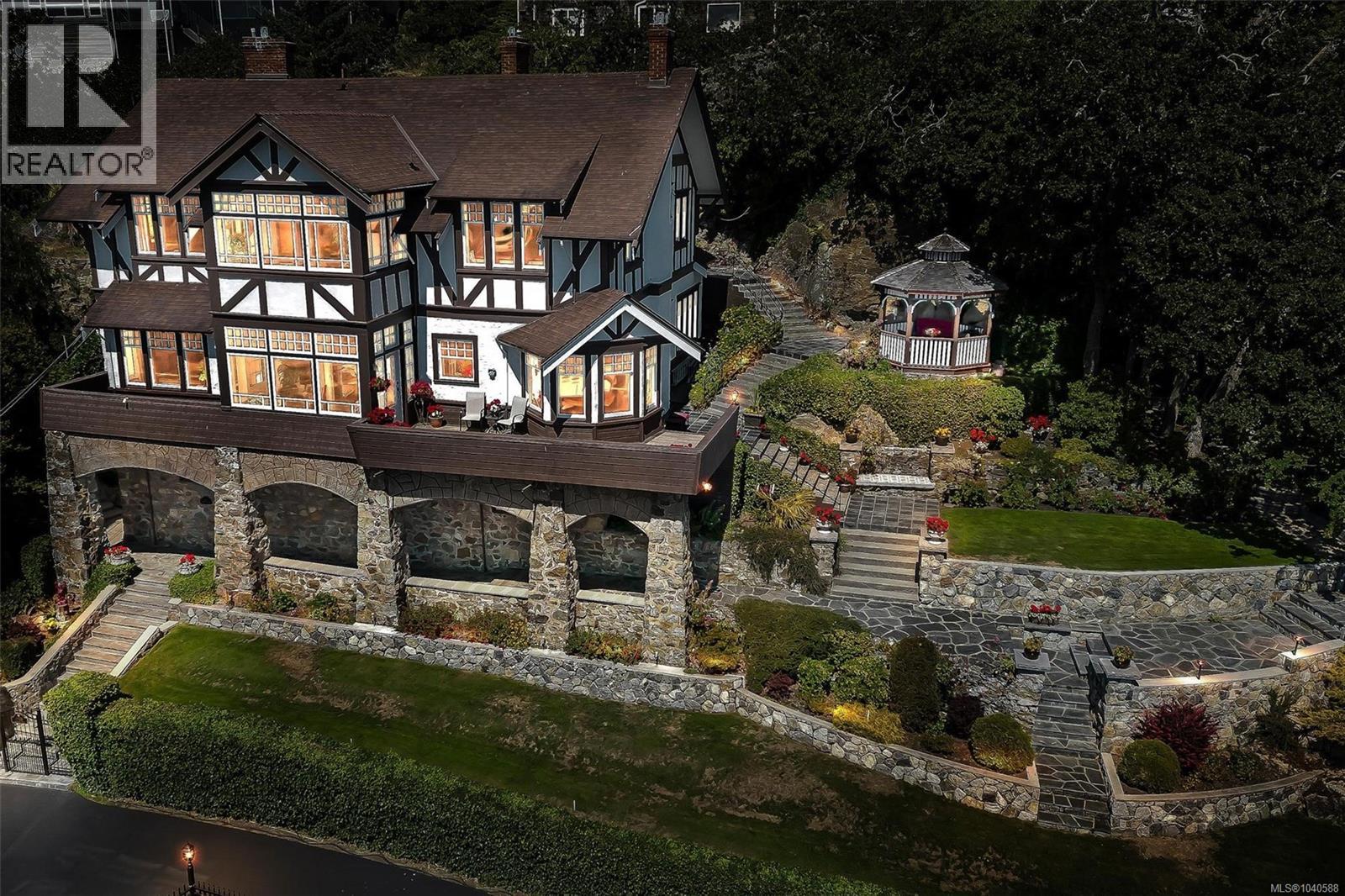  1926 Crescent Road, Oak Bay