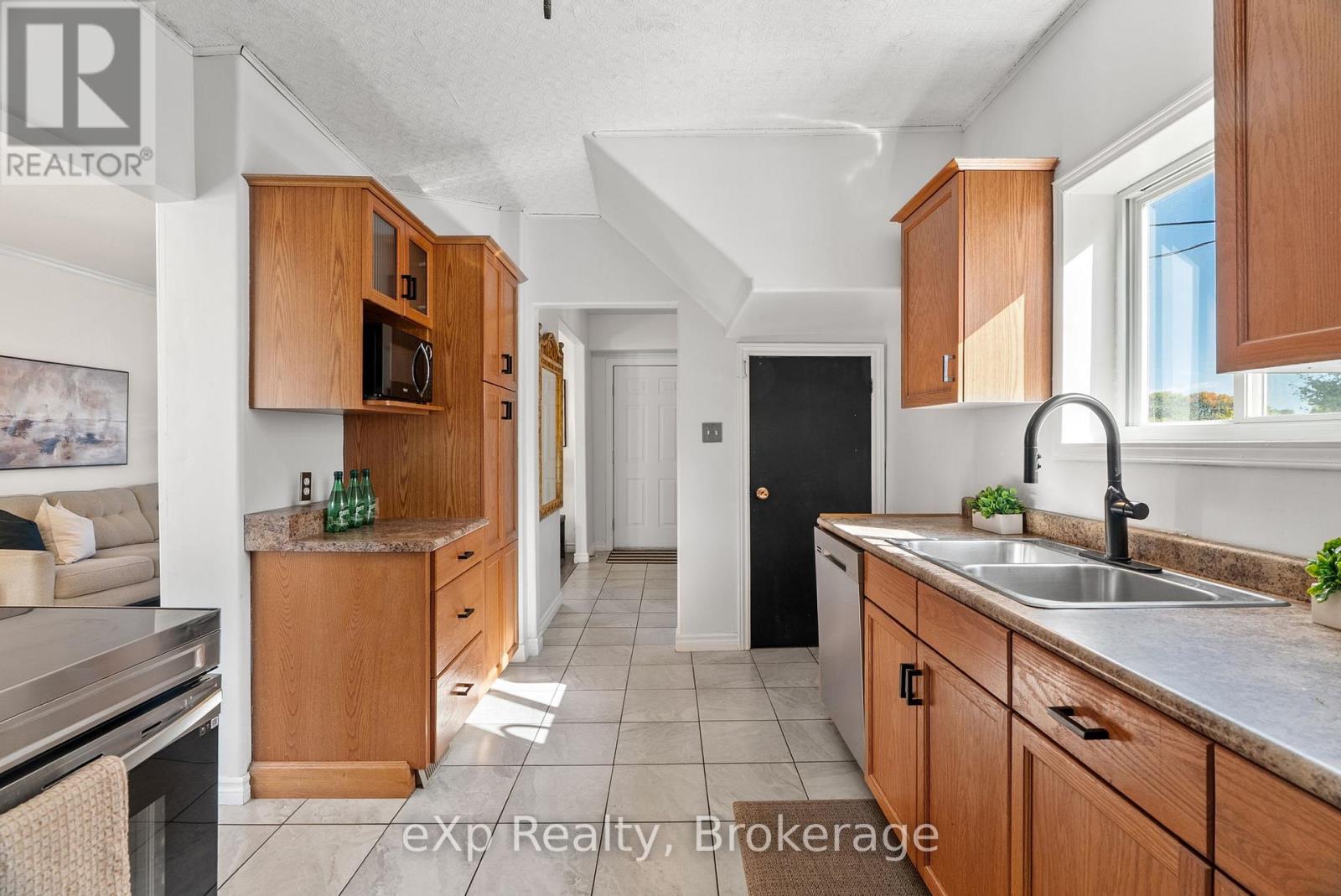 63 GUELPH STREET - 18