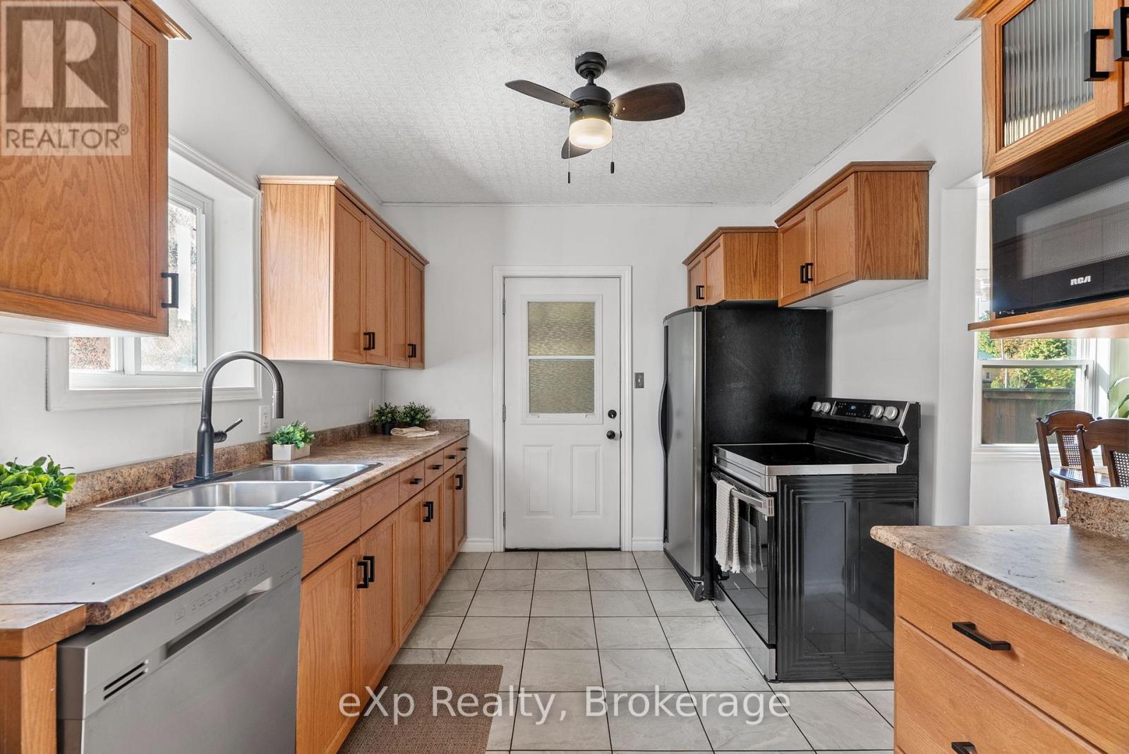 63 GUELPH STREET - 3