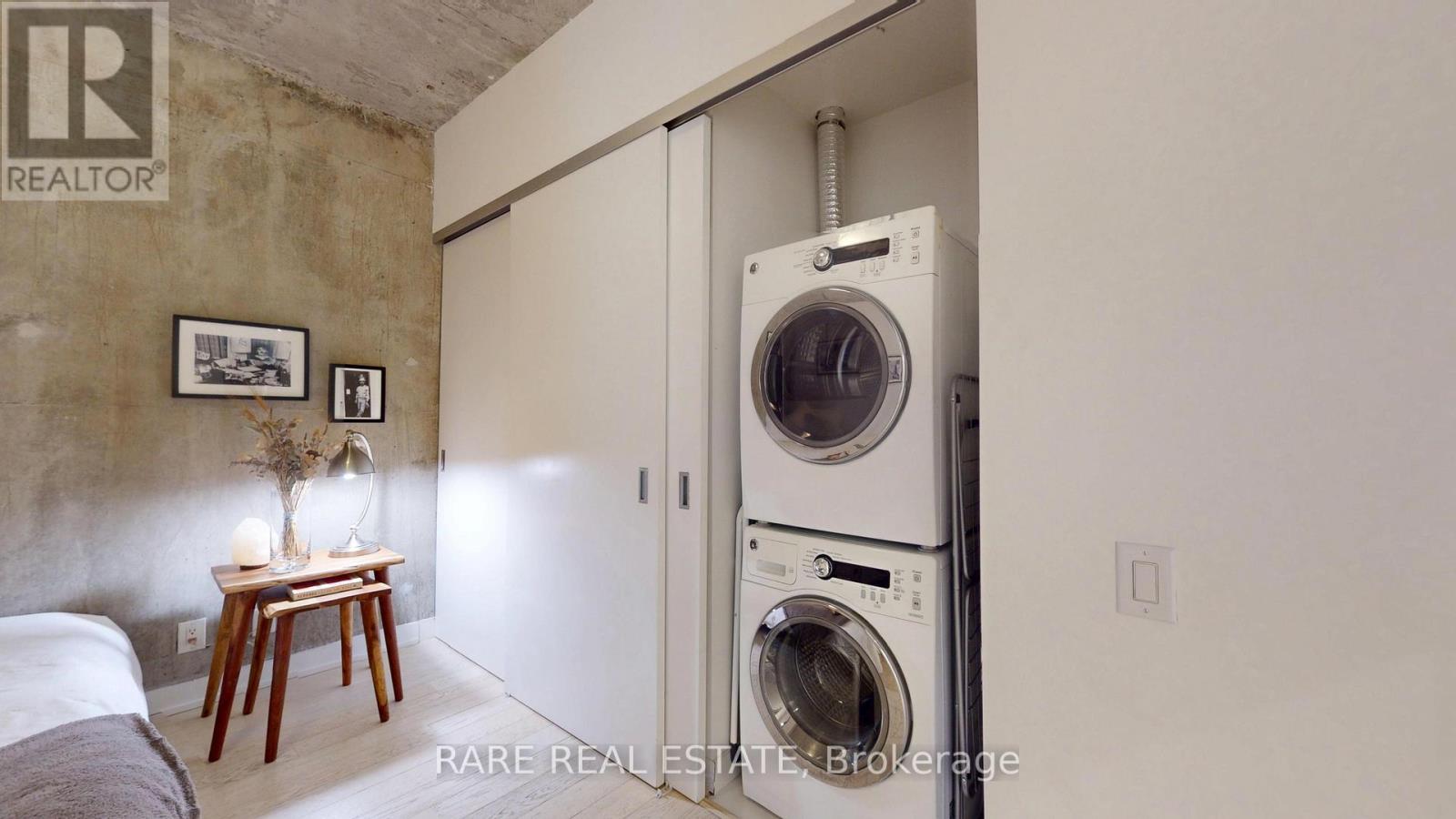 #421 39 BRANT STREET - 11