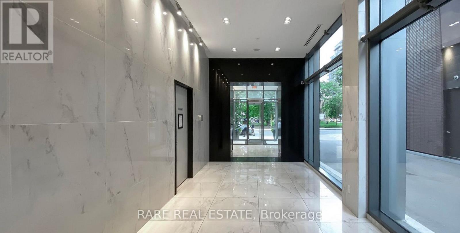 #421 39 BRANT STREET - 16