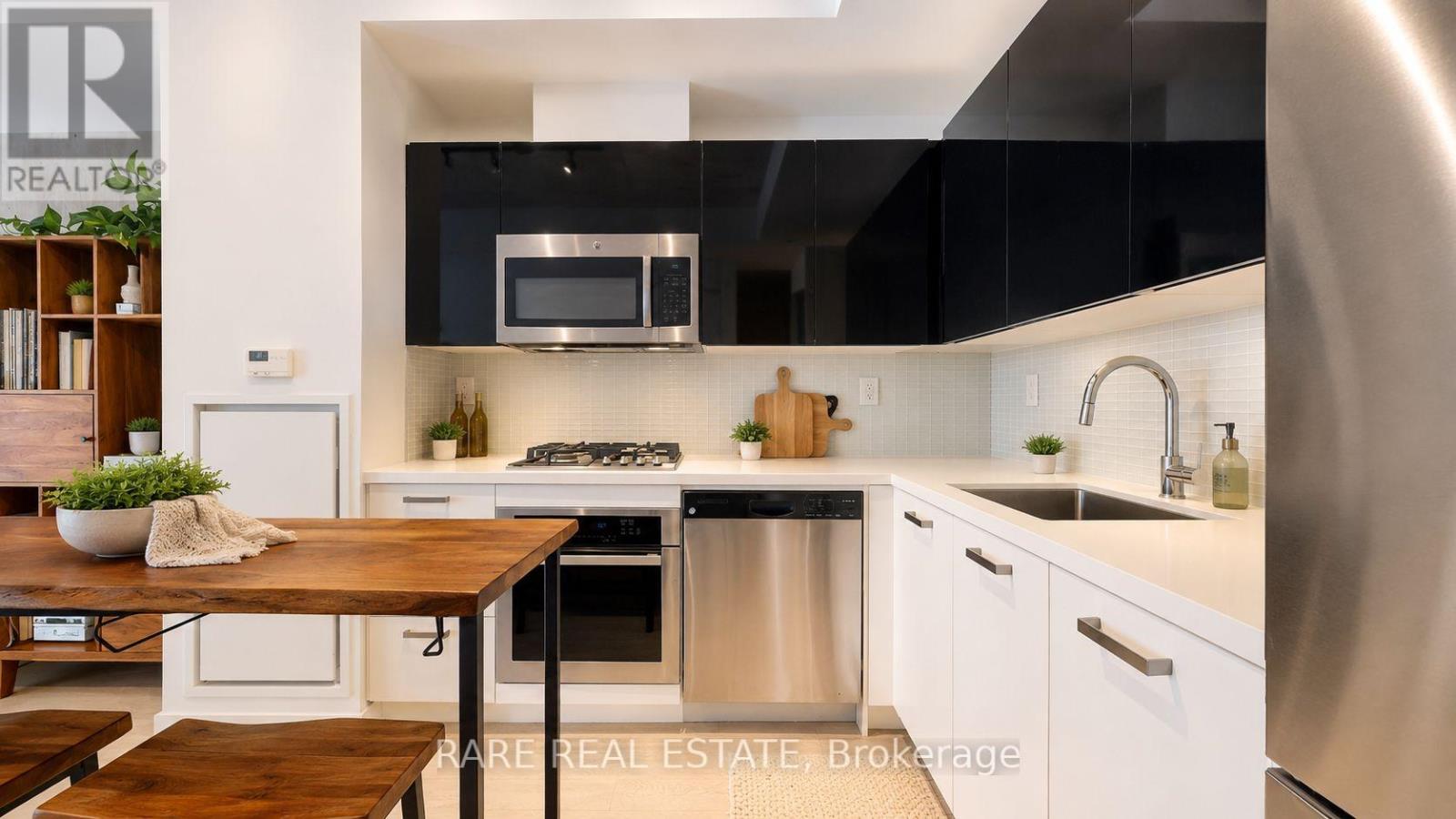 #421 39 BRANT STREET - 2