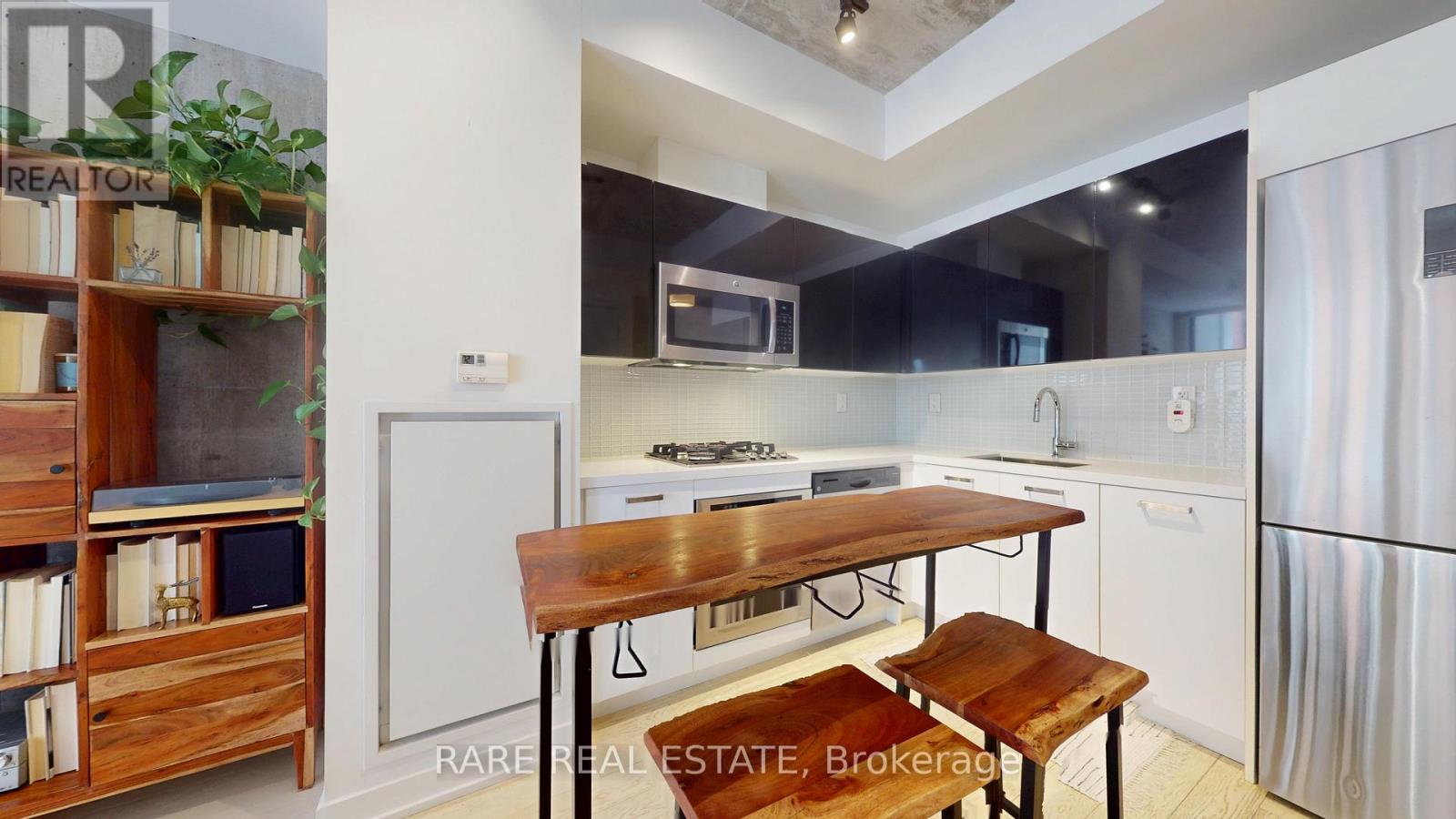 #421 39 BRANT STREET - 3