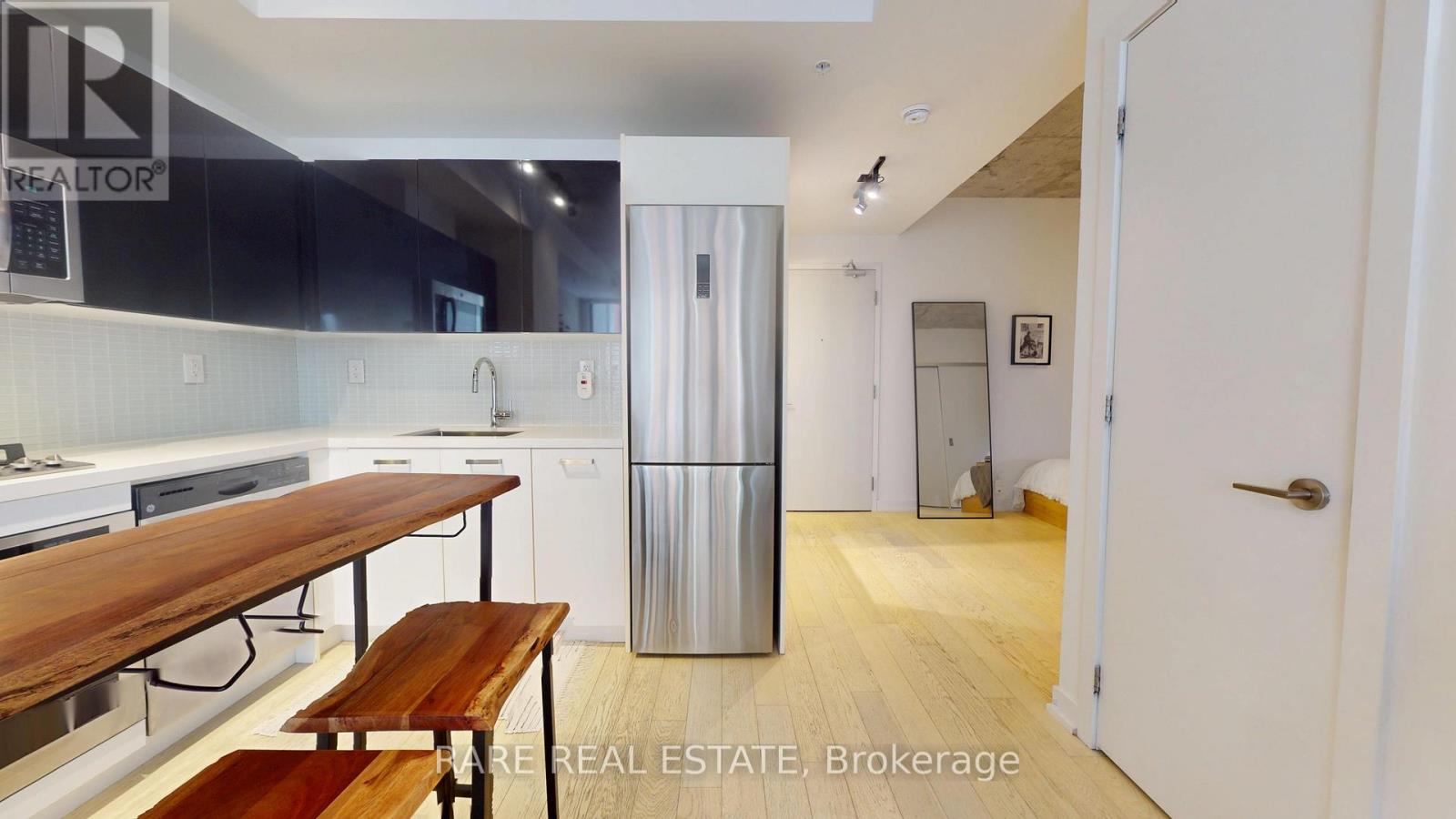 #421 39 BRANT STREET - 5