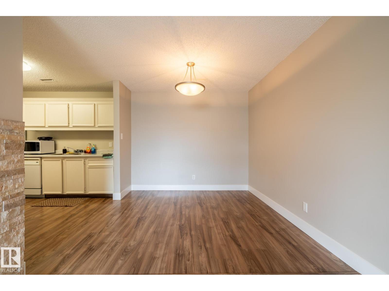 #8 2703 79 ST NW - 8