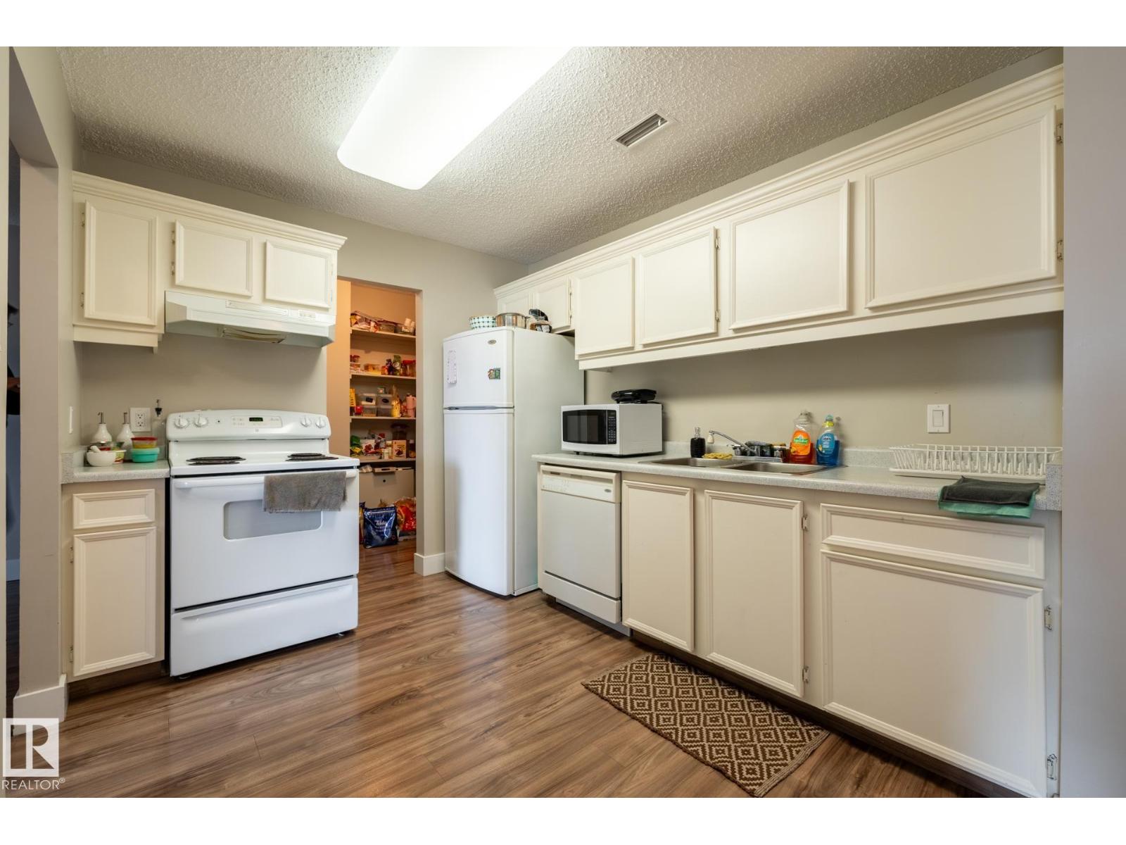 #8 2703 79 ST NW - 9