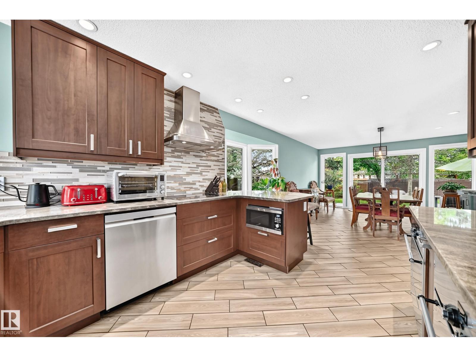 8224 186 ST NW NW - 11
