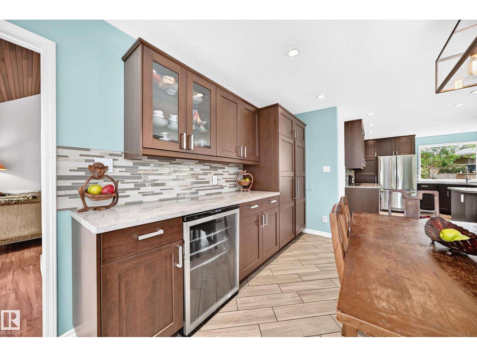 8224 186 ST NW NW - 16