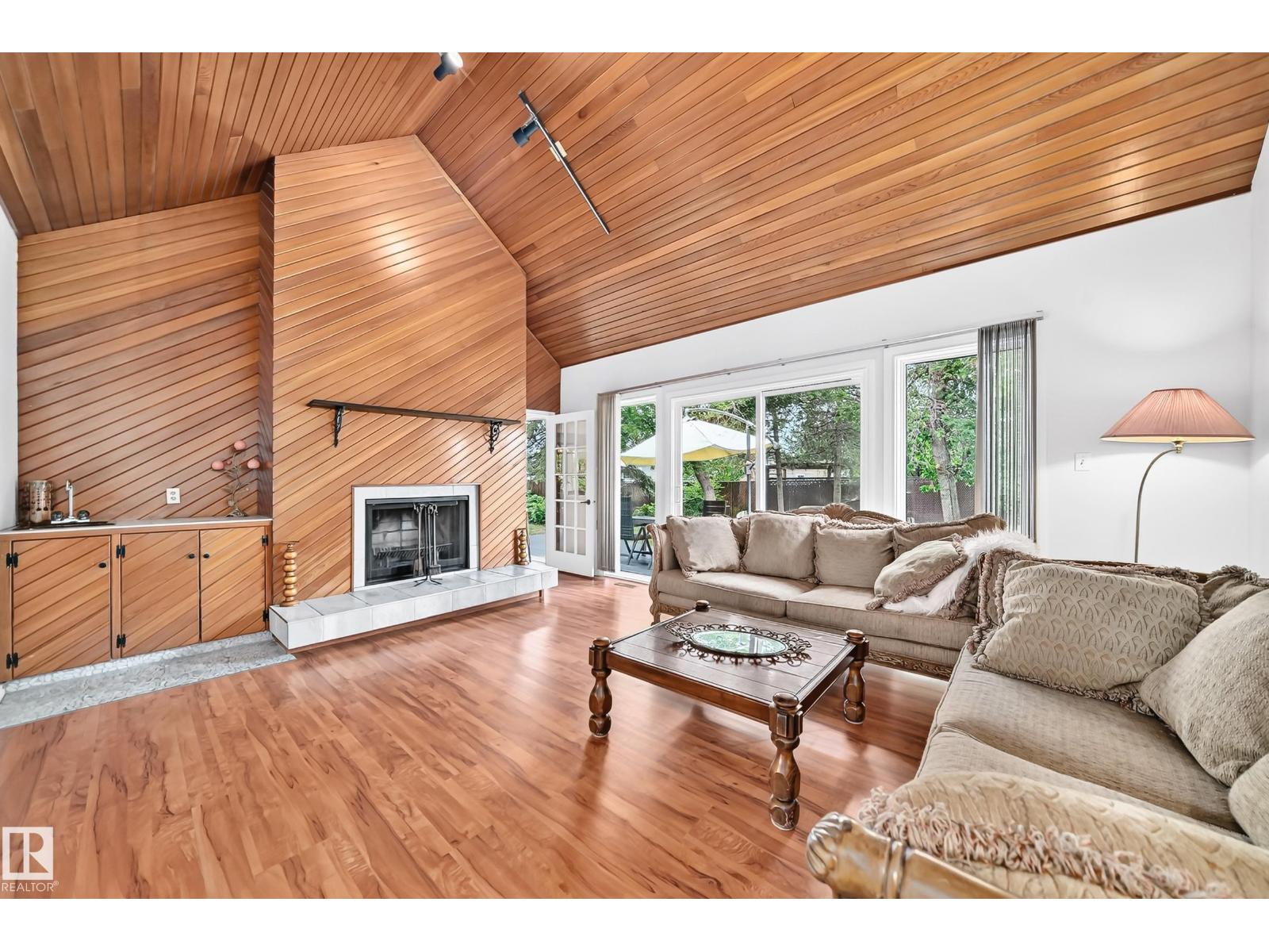 8224 186 ST NW NW - 17