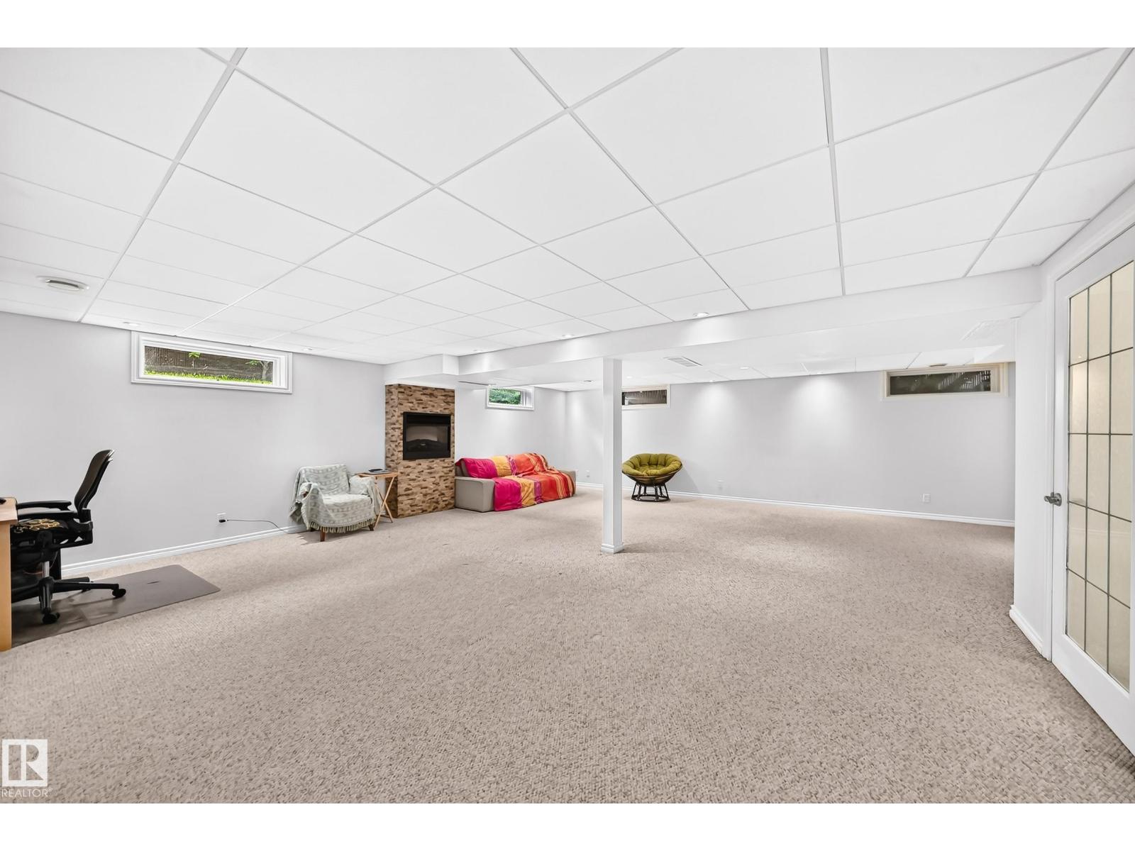 8224 186 ST NW NW - 34