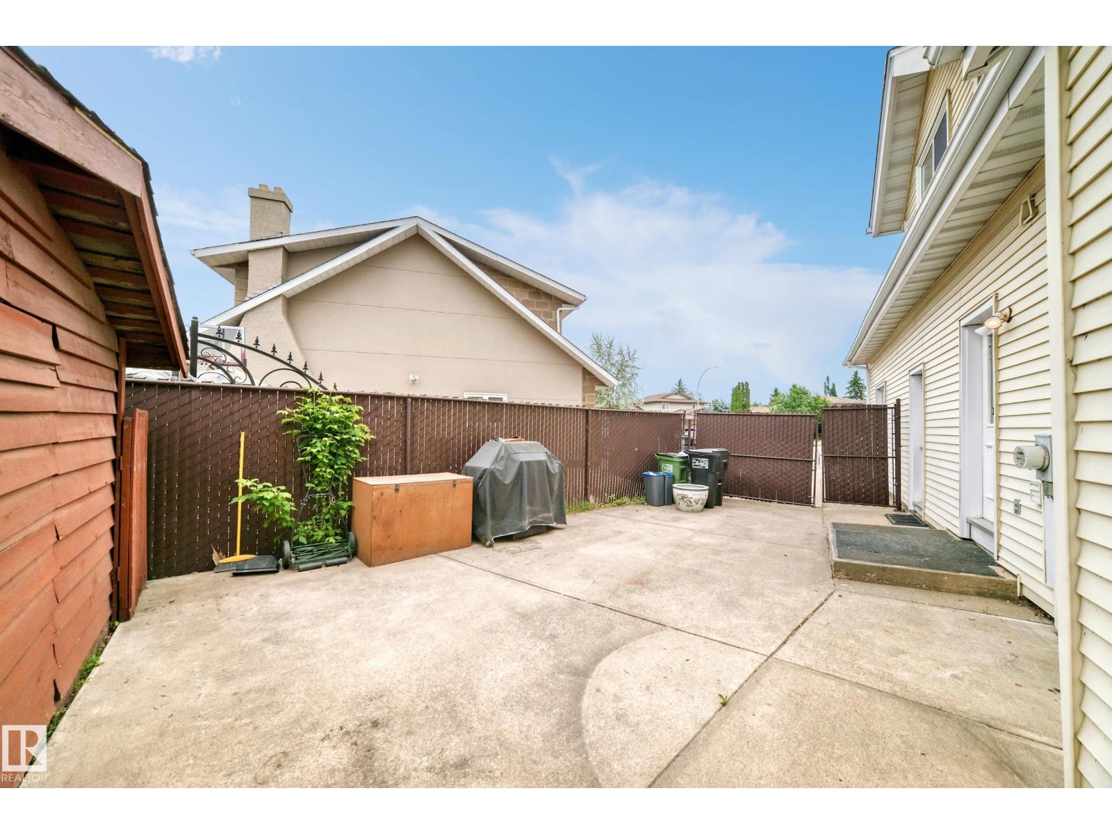 8224 186 ST NW NW - 38