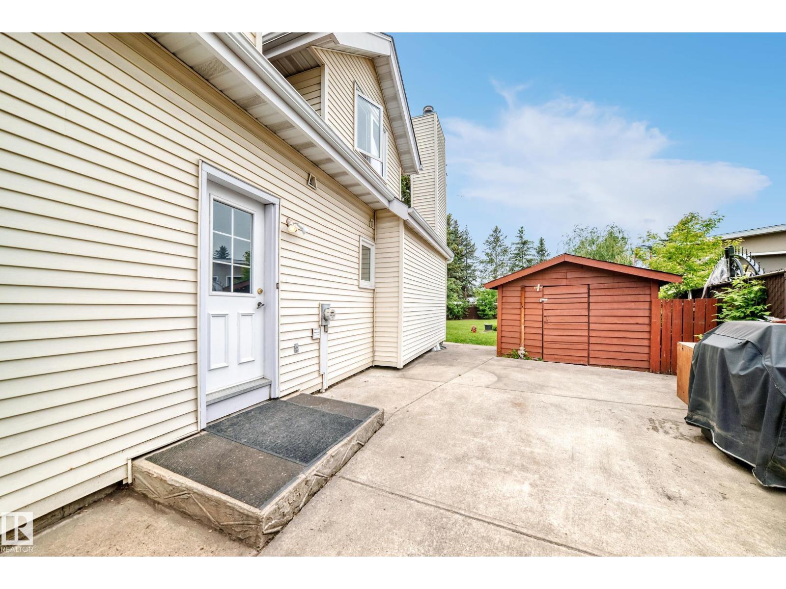 8224 186 ST NW NW - 39