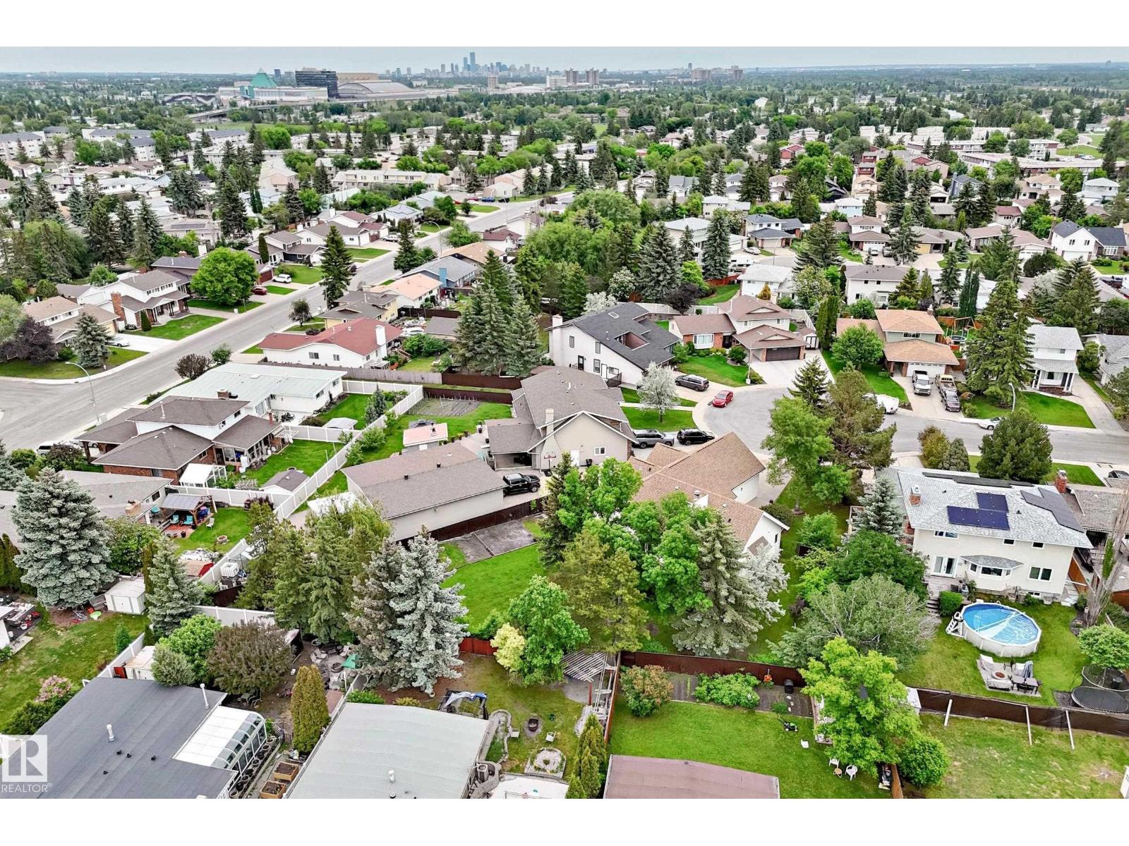 8224 186 ST NW NW - 52