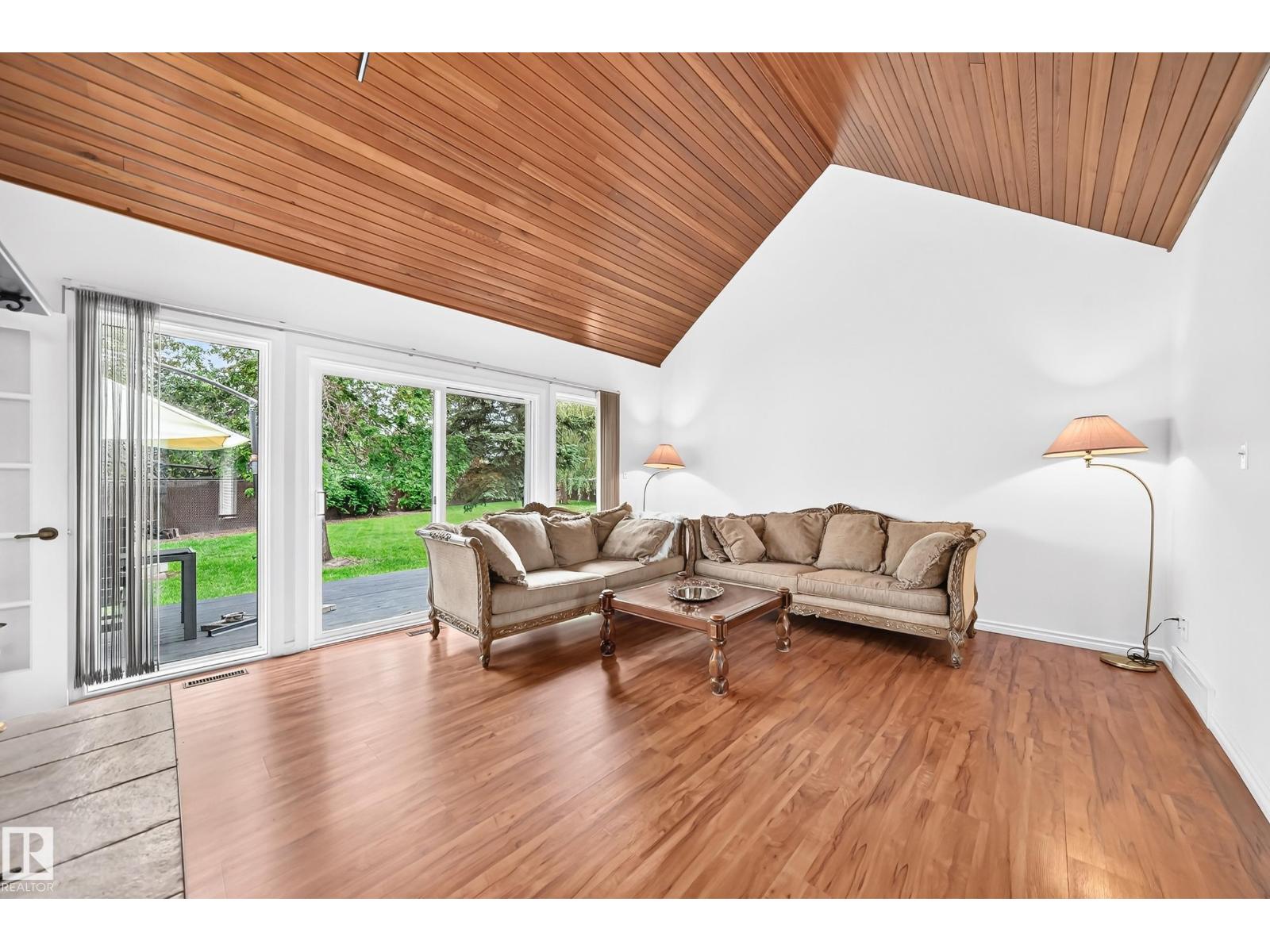 8224 186 ST NW NW - 19