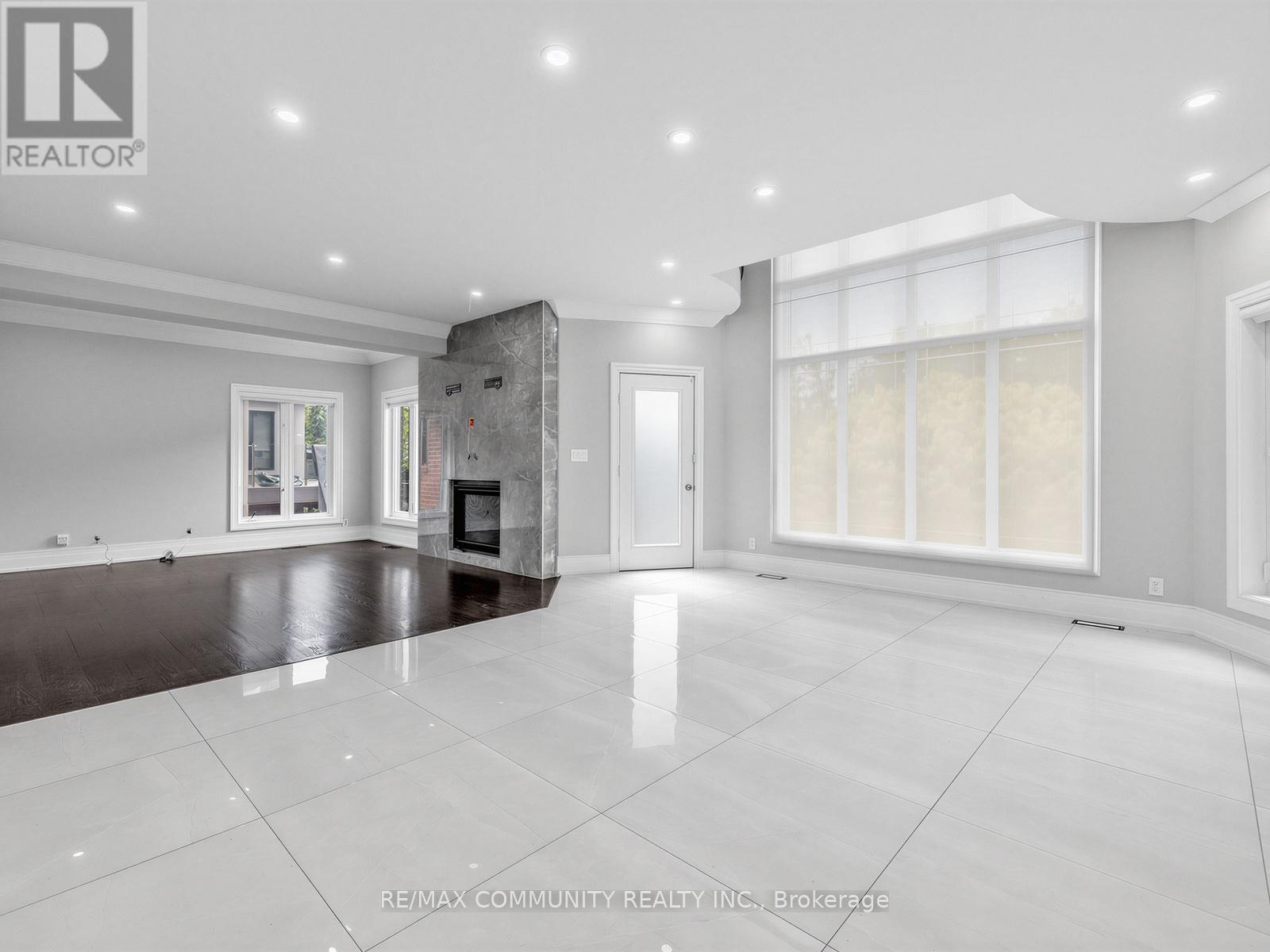 806 CLARENCE STREET E - 14