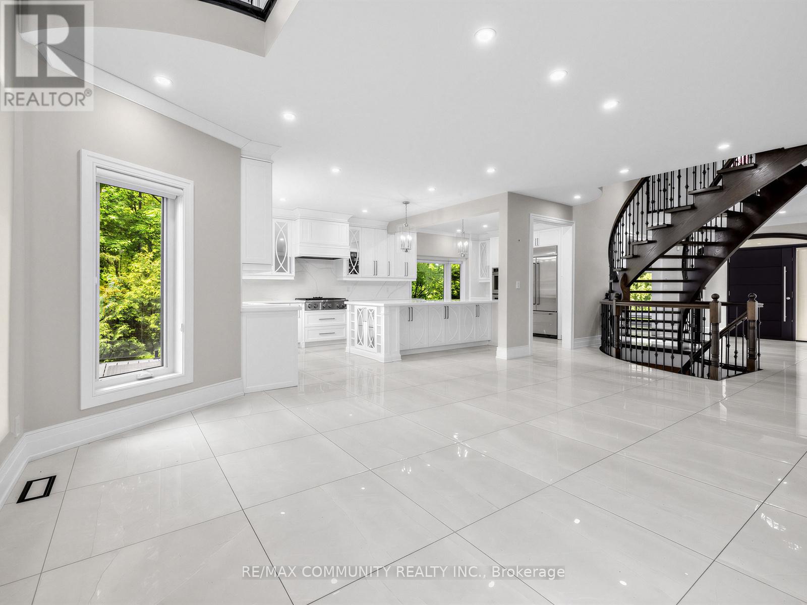 806 CLARENCE STREET E - 16