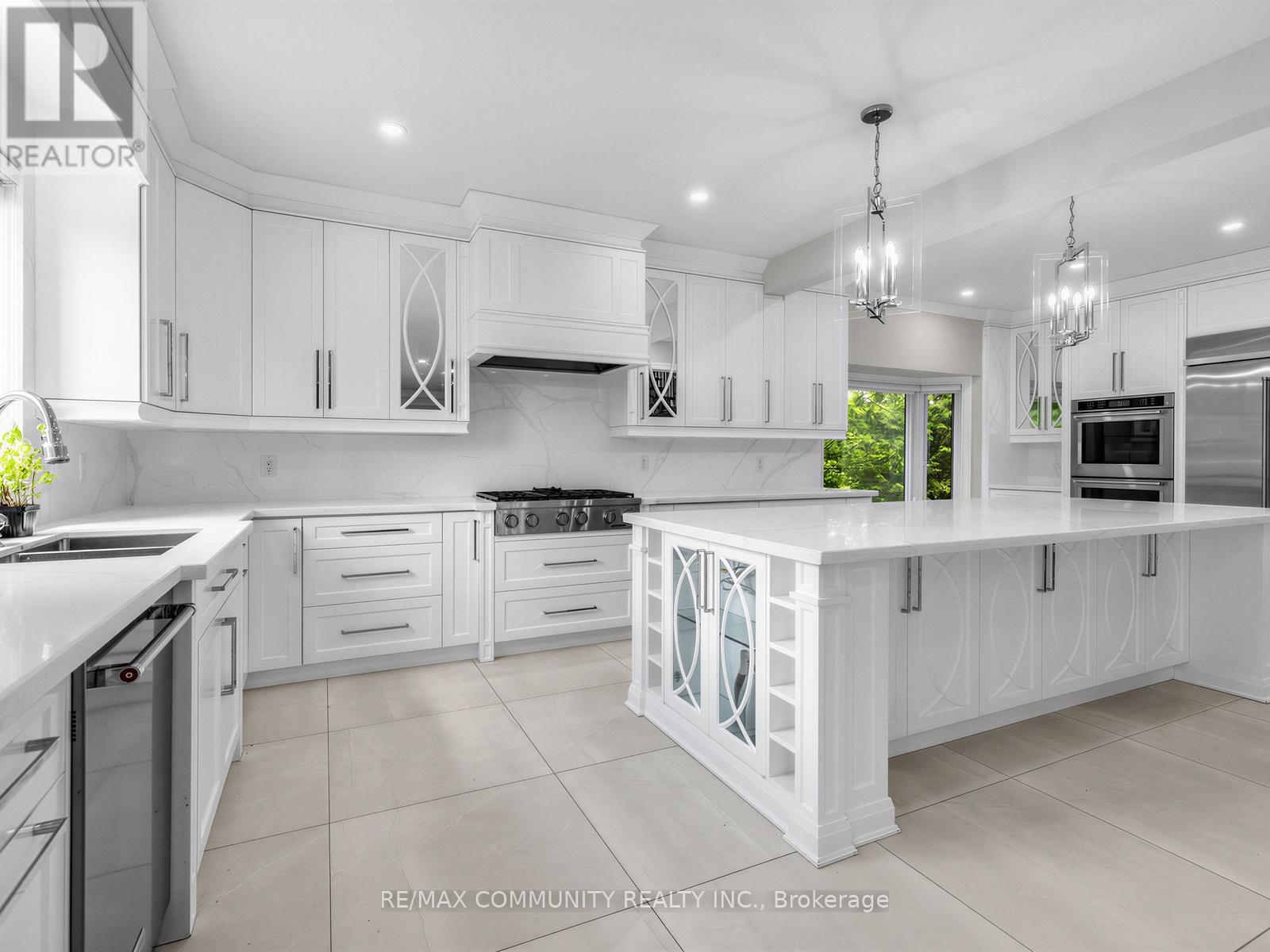 806 CLARENCE STREET E - 17