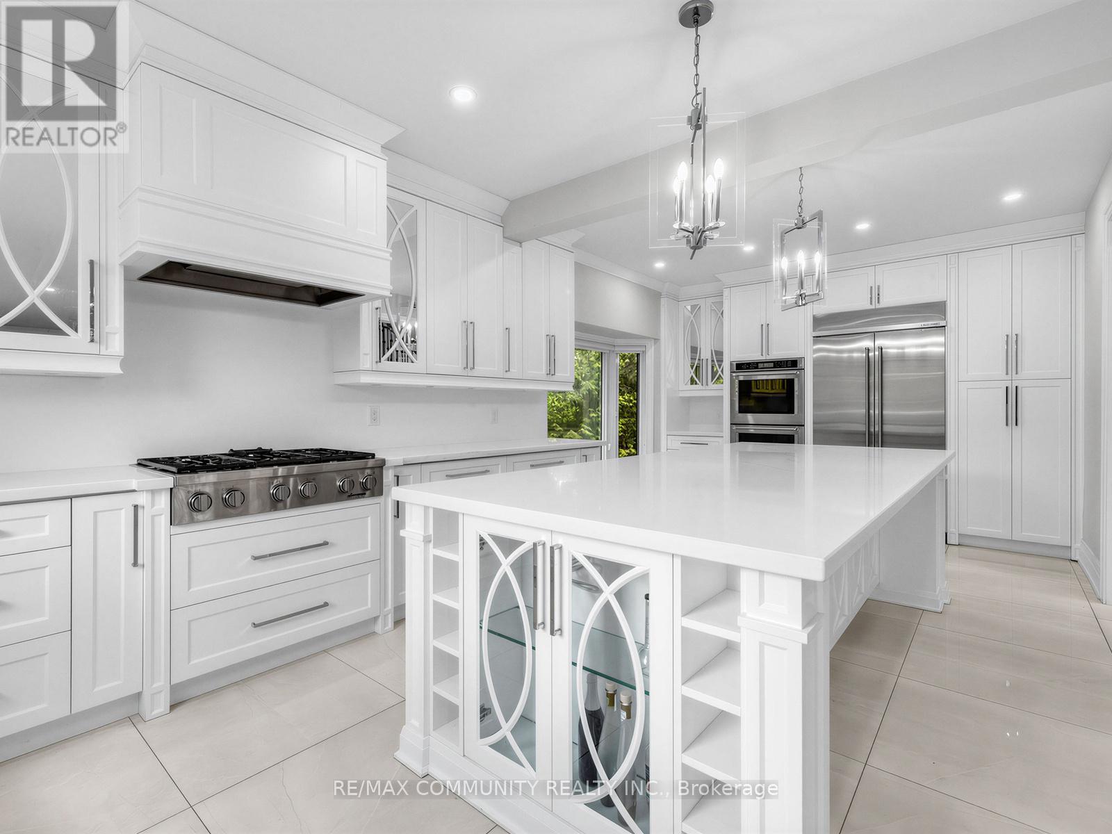 806 CLARENCE STREET E - 18