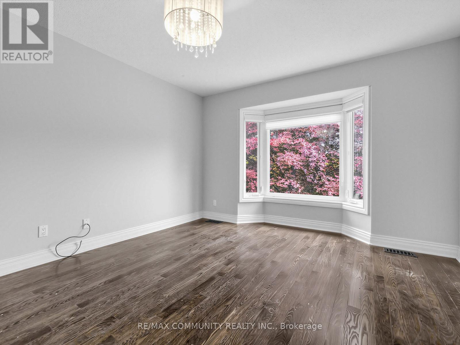 806 CLARENCE STREET E - 28