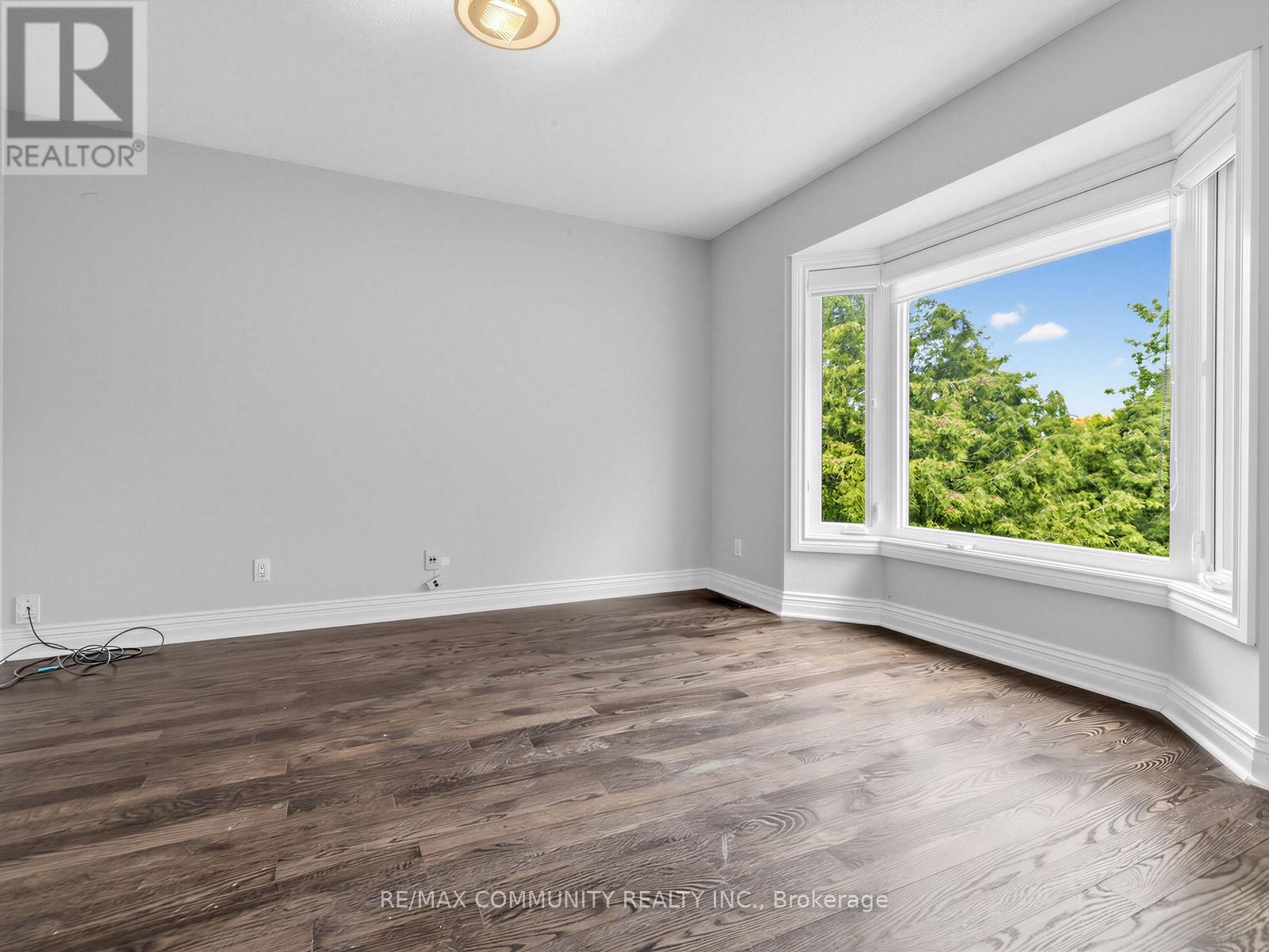 806 CLARENCE STREET E - 29