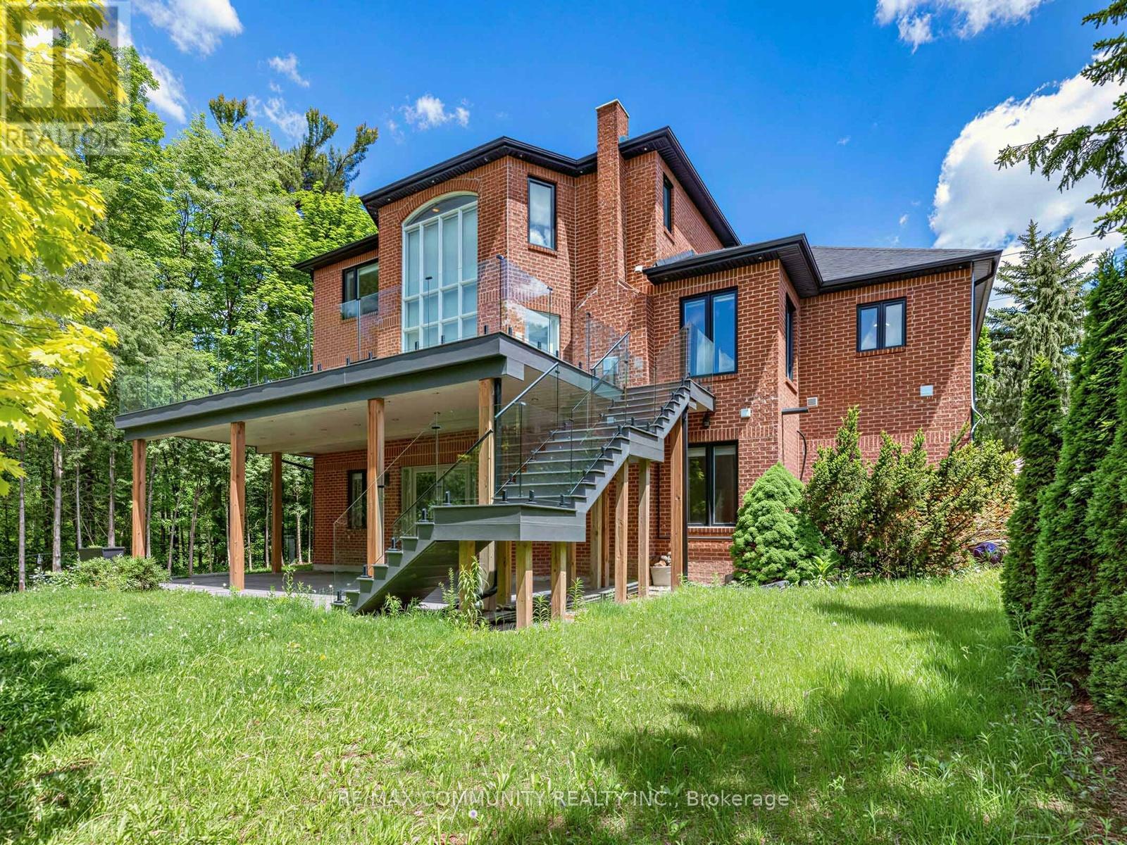 806 CLARENCE STREET E - 38