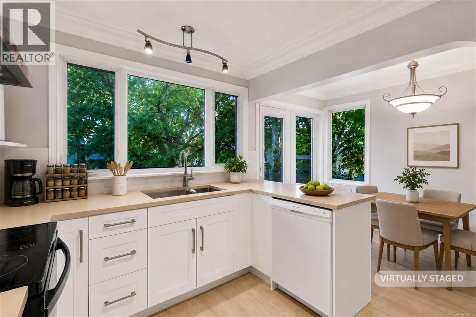 2139 Foul Bay Road, Oak Bay