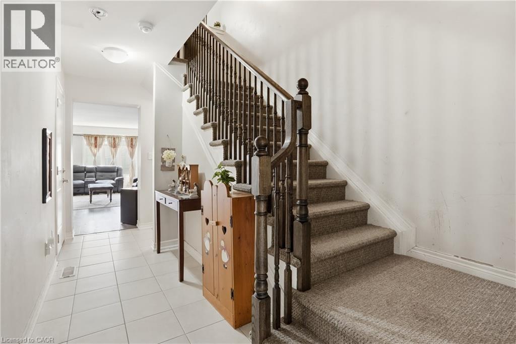 584 JULIA Drive - 11