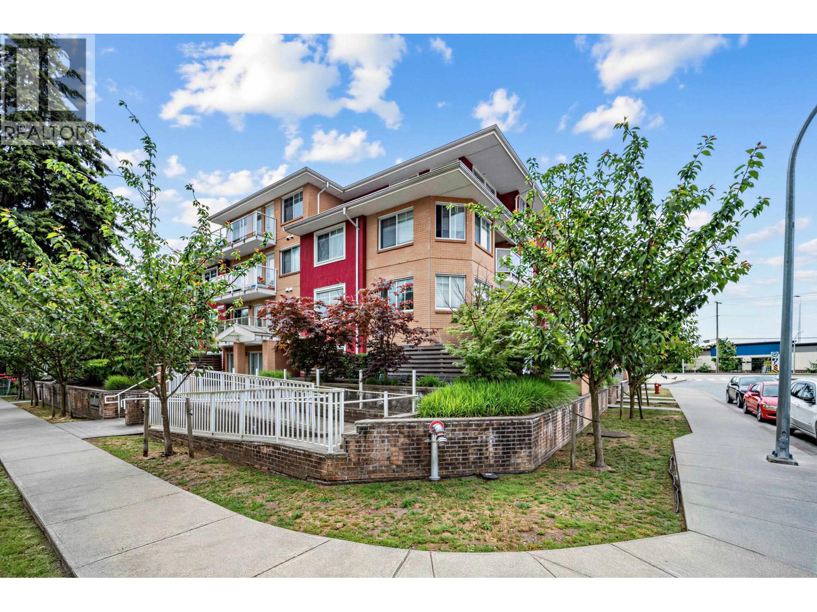401 1990 WESTMINSTER AVENUE, Port Coquitlam