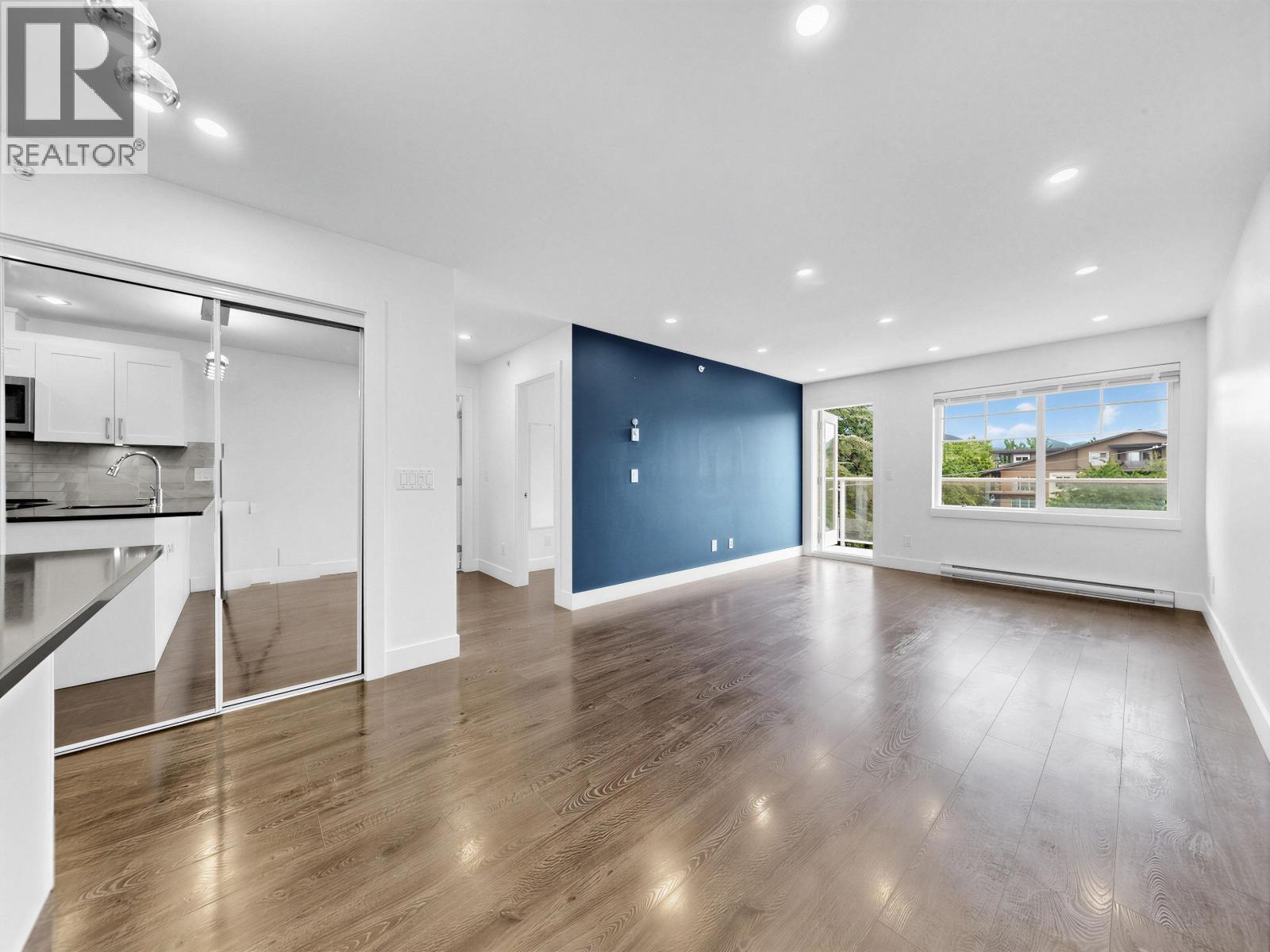 401 1990 WESTMINSTER AVENUE, Port Coquitlam