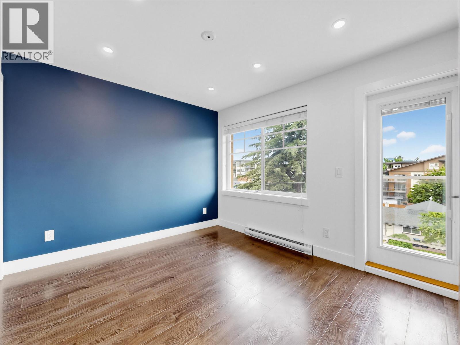 401 1990 WESTMINSTER AVENUE, Port Coquitlam