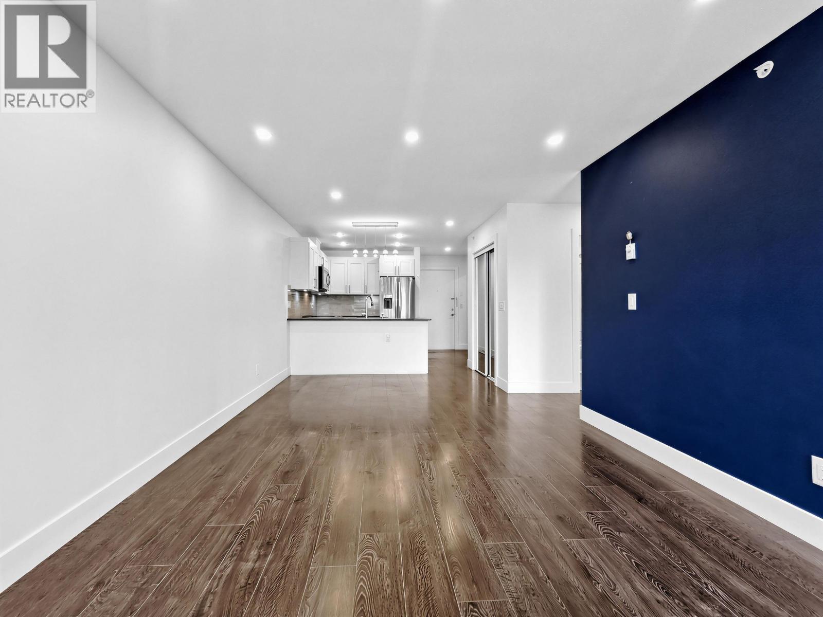 401 1990 WESTMINSTER AVENUE, Port Coquitlam