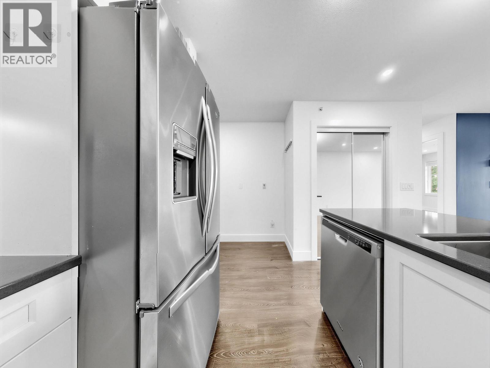 401 1990 WESTMINSTER AVENUE, Port Coquitlam