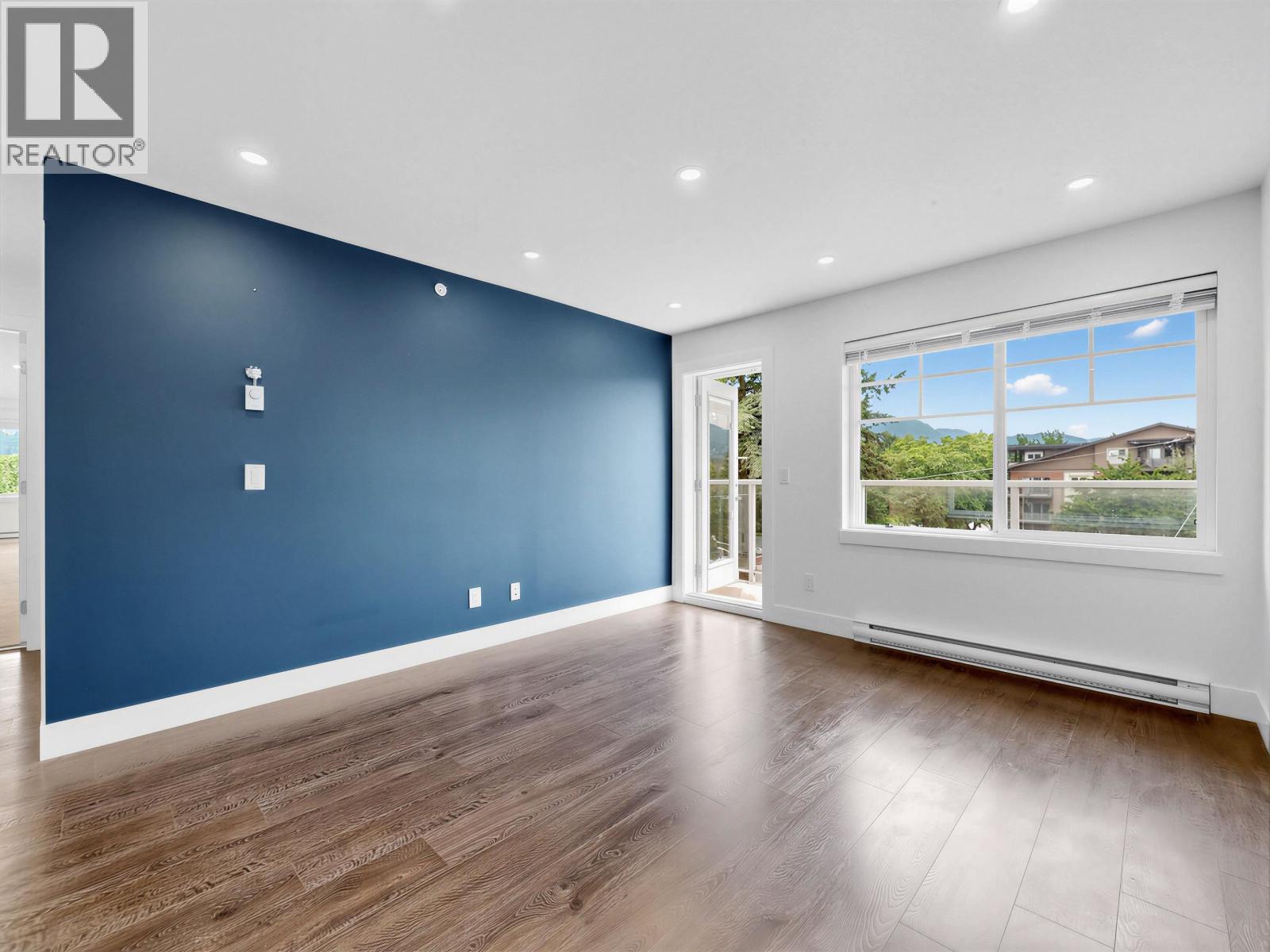 401 1990 WESTMINSTER AVENUE, Port Coquitlam