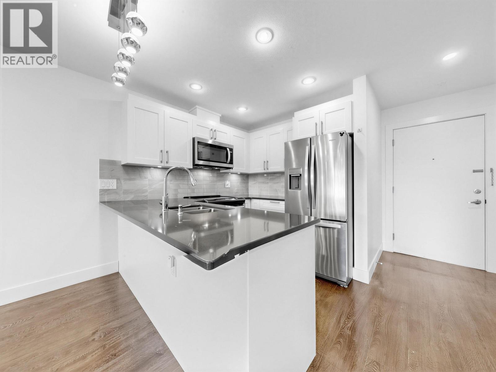 401 1990 WESTMINSTER AVENUE, Port Coquitlam