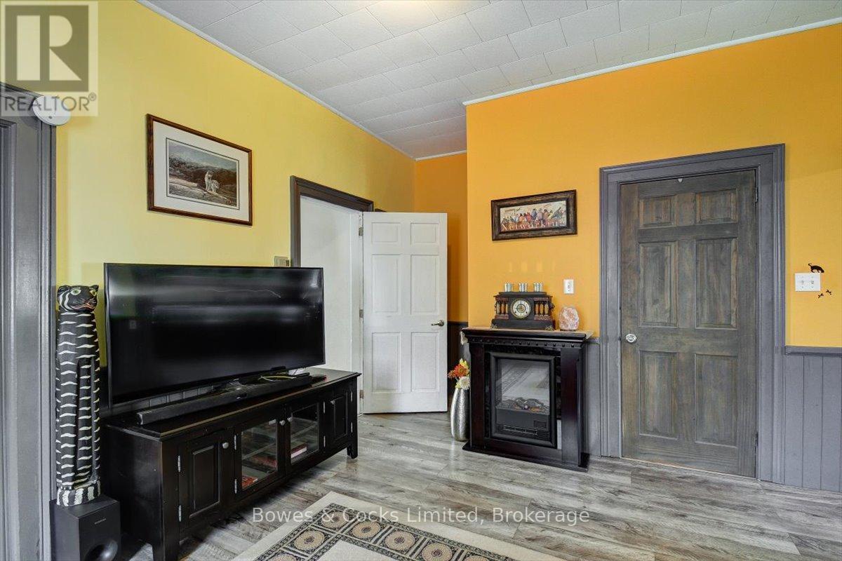 126 FRONT STREET N - 10