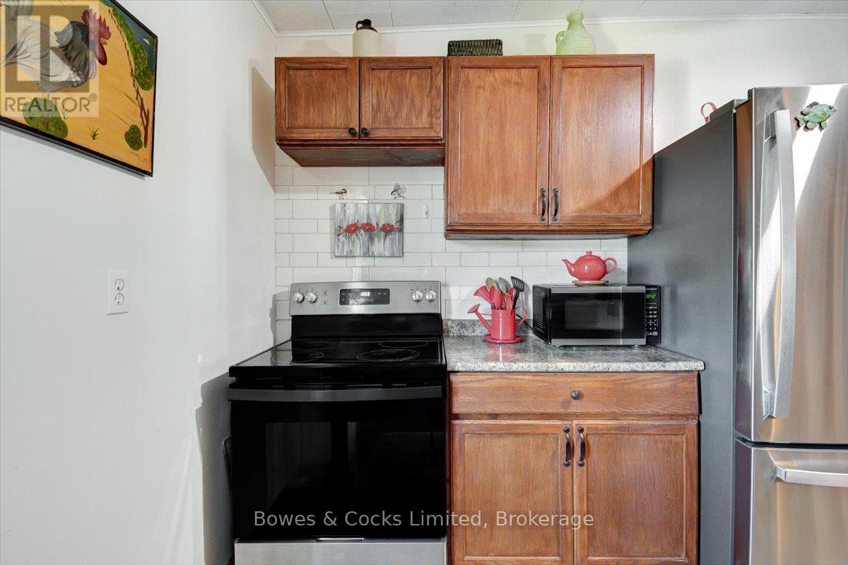 126 FRONT STREET N - 12