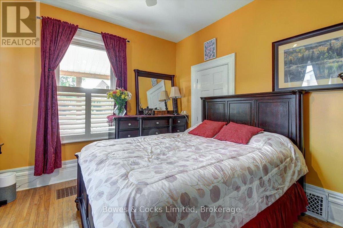 126 FRONT STREET N - 15