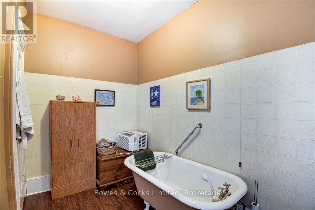126 FRONT STREET N - 29