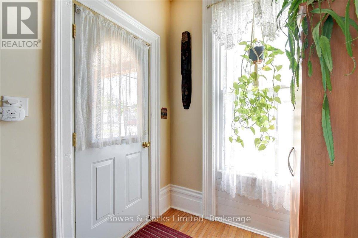 126 FRONT STREET N - 5