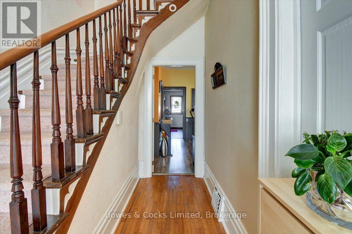 126 FRONT STREET N - 6